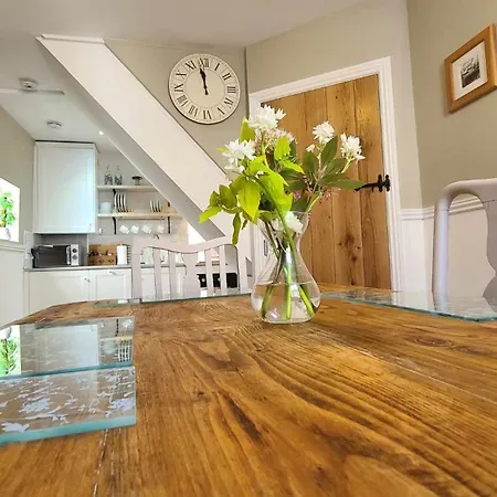 Albion By Together Travel - Charming Countryside Retreat * 휫비